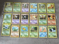 Pokemon vintage kaarten met o.a 1999 charizard holo - afbeelding 9 van  17