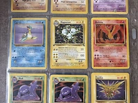 Pokemon vintage kaarten met o.a 1999 charizard holo - afbeelding 11 van  17