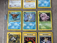 Pokemon vintage kaarten met o.a 1999 charizard holo - afbeelding 15 van  17
