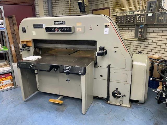 Polar mohr 145 el papiersnijmachine - afbeelding 1 van  9