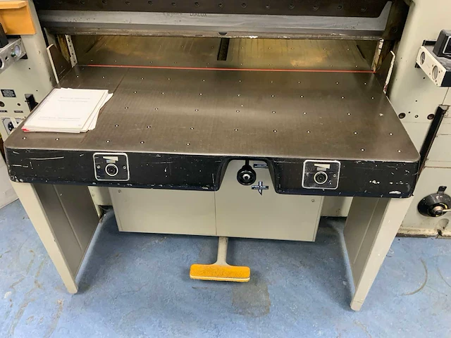 Polar mohr 145 el papiersnijmachine - afbeelding 3 van  9
