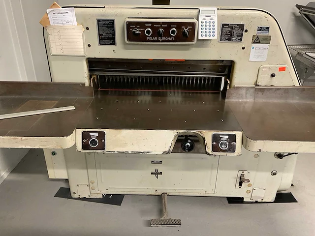 Polar mohr 82 el guillotine snijmachine met toebehoren - afbeelding 15 van  19