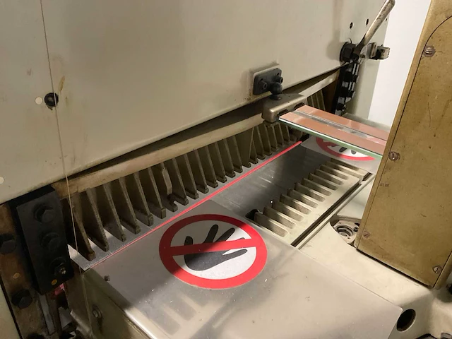 Polar mohr 82 el guillotine snijmachine met toebehoren - afbeelding 18 van  19