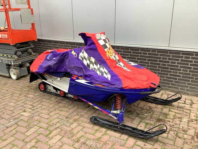 Polaris edge 550 fan cooled sneeuwscooter - afbeelding 7 van  15