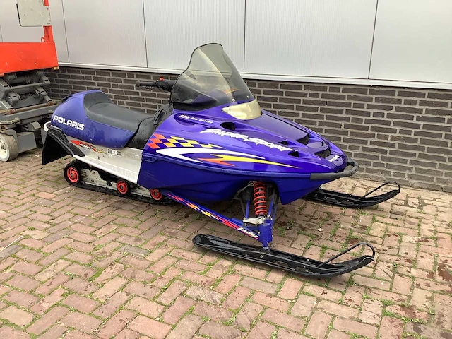 Polaris edge 550 fan cooled sneeuwscooter - afbeelding 9 van  15