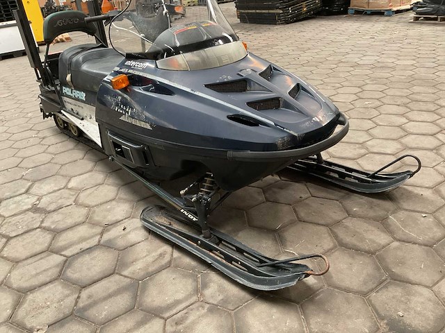 Polaris sneeuwscooter - afbeelding 10 van  12