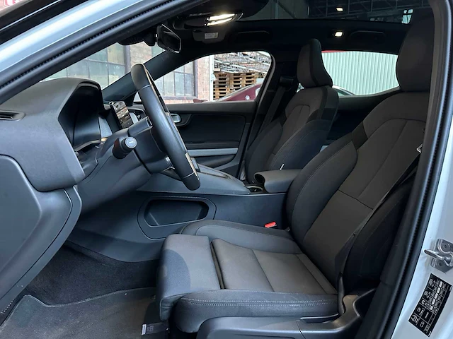 Polestar 2 long range dual motor launch edition 78kwh 408pk 2020, j-857-zb - afbeelding 22 van  41