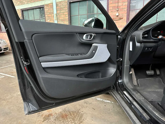 Polestar 2 long range dual motor launch edition 78kwh 408pk 2020, k-165-fx - afbeelding 24 van  43