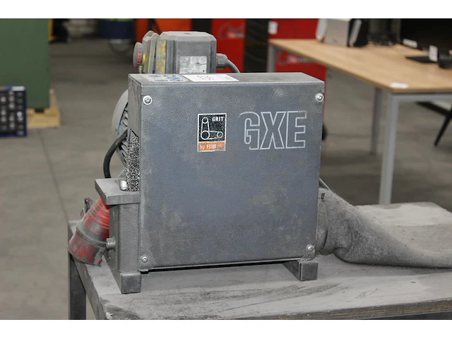 Polijstmachine grit gxe op werktafel. - afbeelding 2 van  3