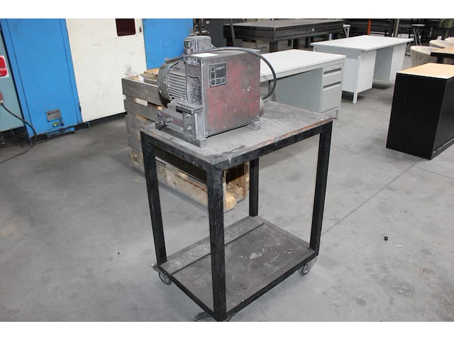 Polijstmachine grit gxe op werktafel. - afbeelding 1 van  3