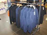 Polo's, truien, hoodies en t-shirts aan rek ruim 60 stuks. exclusief rek - afbeelding 1 van  3