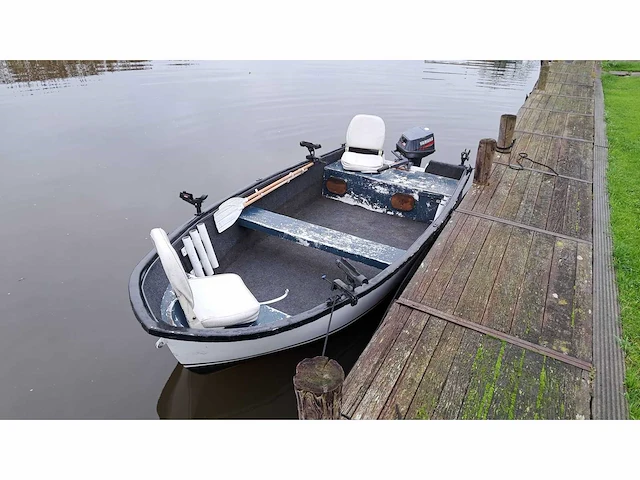 Polyester visboot 8 pk + trailer - afbeelding 12 van  20