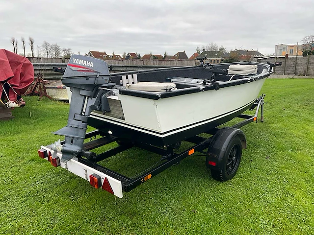 Polyester visboot 8 pk + trailer - afbeelding 18 van  20