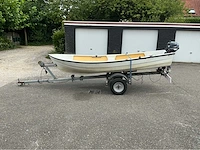 Polyesterboot met buitenboordmotor en trailer - afbeelding 17 van  23
