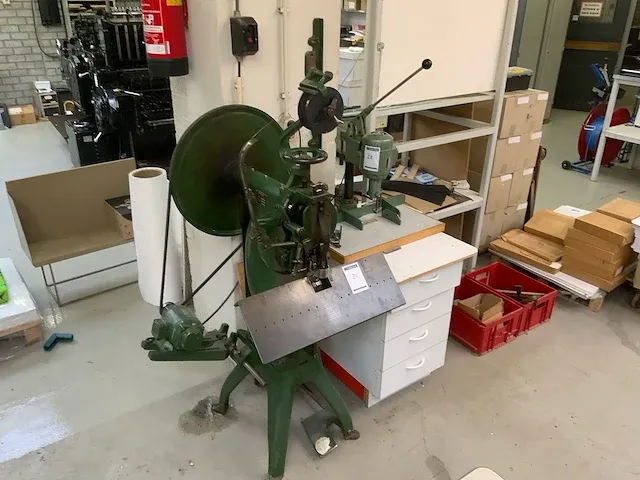 Polygraph - d 103 - draadhechtmachine - afbeelding 1 van  9