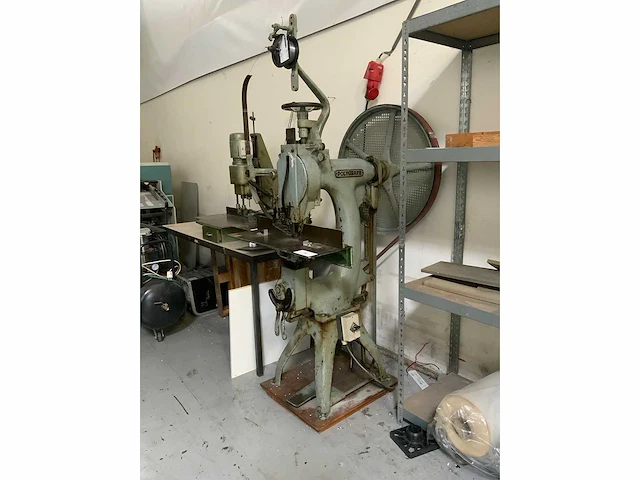 Polygraph - draadhechtmachine - afbeelding 2 van  4