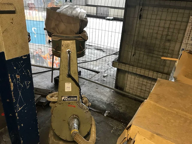 Polytechnik - afzuiginstallatie - afbeelding 1 van  3
