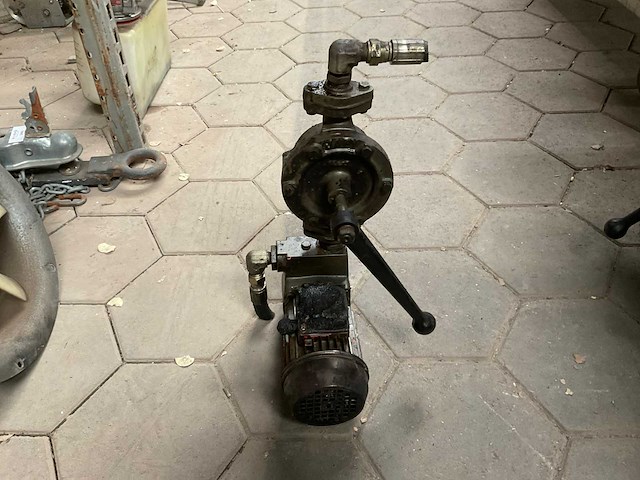 Pomp - afbeelding 1 van  3