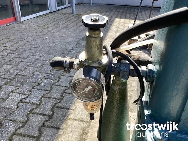 Ponsmachine pneumatisch - afbeelding 7 van  9
