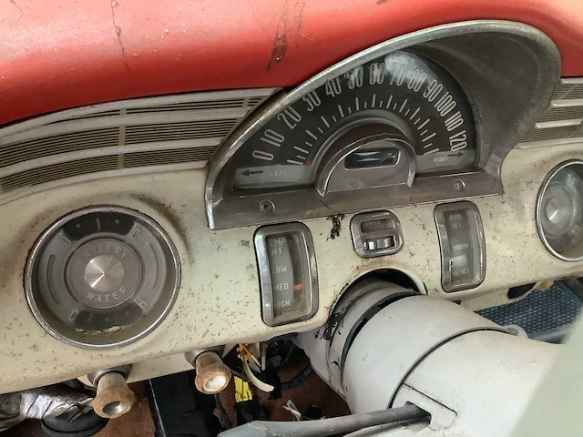 Pontiac - 1956 - chieftain - personenauto - afbeelding 2 van  17