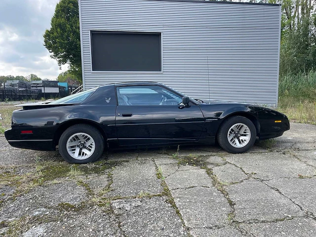 Pontiac - firebird - 3.1 sport - youngtimer > 15 - 1993 - afbeelding 2 van  27