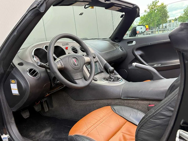 Pontiac - solstice - 2006 - 99-nfz-2 - afbeelding 2 van  13