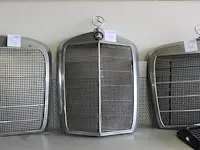 Ponton grill mercedes benz. afmeting inclusief ster ca. 51 x 72 cm - afbeelding 1 van  2