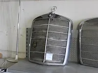 Ponton grill mercedes benz. afmeting inclusief ster ca. 55 x 74 cm - afbeelding 1 van  2