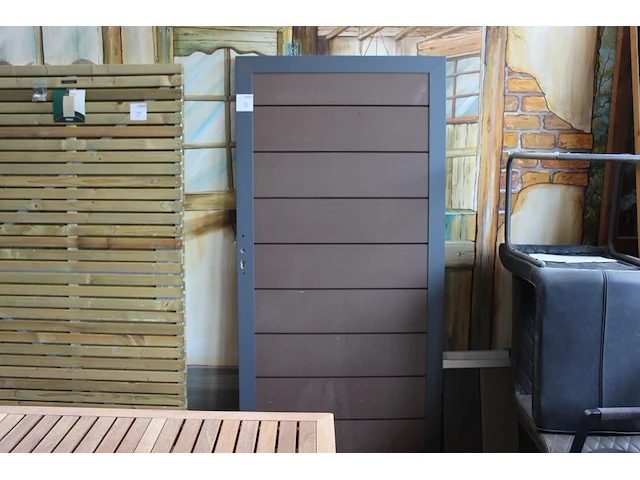 Poort met aluminium omlijsting en slot. afmeting 90 x 183 cm. - afbeelding 1 van  4