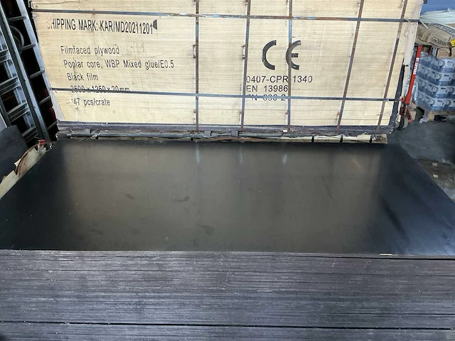 Poplar black film 2500x1250x20mm - betonplex (27x) - afbeelding 1 van  4