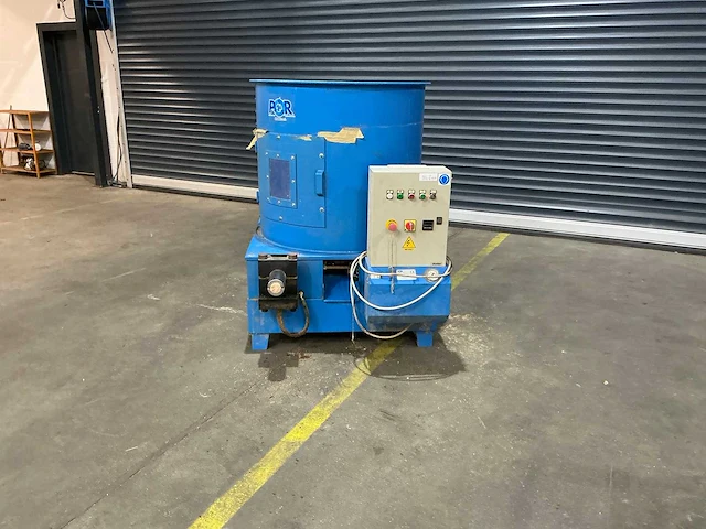 Por - 2005 - junior - briketeermachine - afbeelding 3 van  10