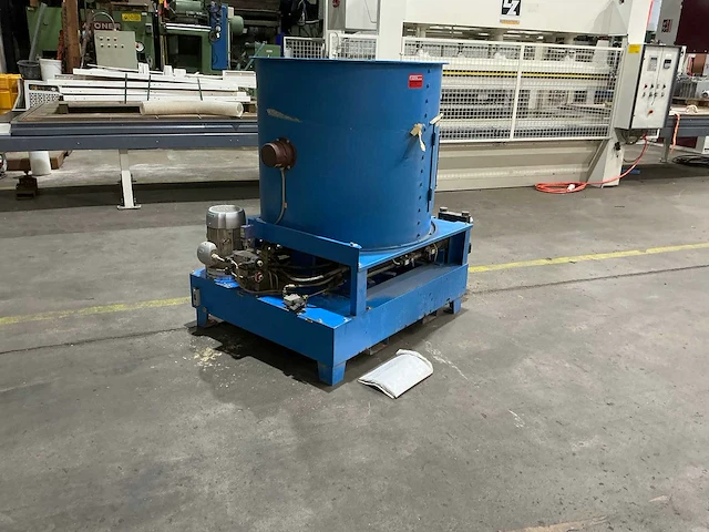 Por - 2005 - junior - briketeermachine - afbeelding 5 van  10