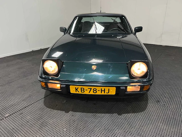 Porsche - 924 - oldtimer - 1983 - afbeelding 3 van  32