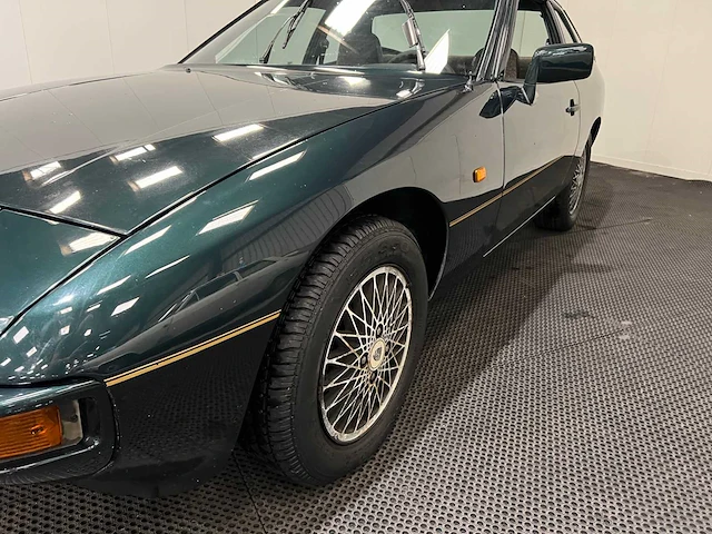 Porsche - 924 - oldtimer - 1983 - afbeelding 5 van  32