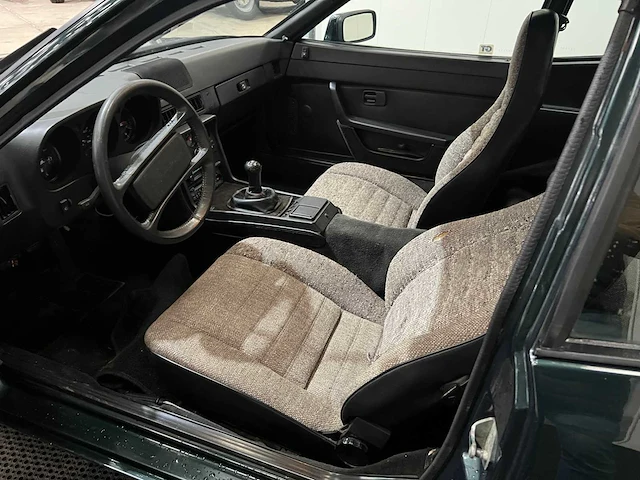 Porsche - 924 - oldtimer - 1983 - afbeelding 7 van  32