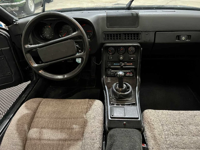 Porsche - 924 - oldtimer - 1983 - afbeelding 8 van  32