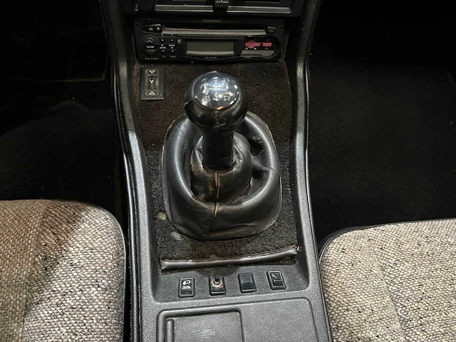 Porsche - 924 - oldtimer - 1983 - afbeelding 9 van  32