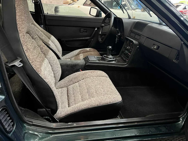 Porsche - 924 - oldtimer - 1983 - afbeelding 11 van  32