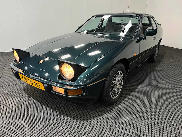 Porsche - 924 - oldtimer - 1983 - afbeelding 1 van  32