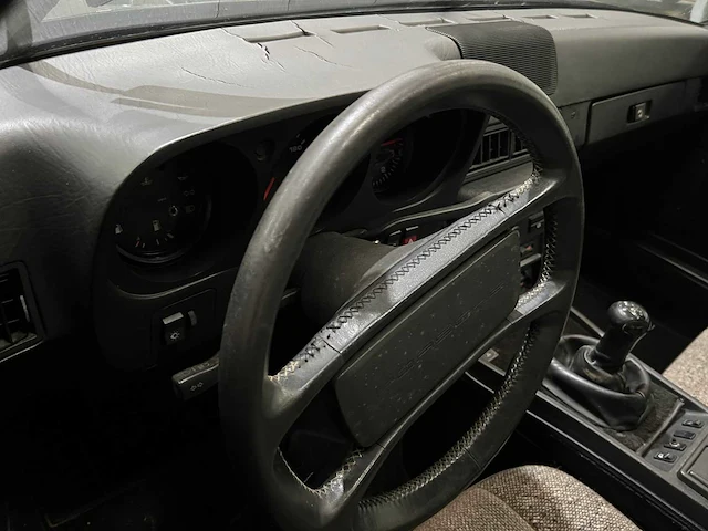 Porsche - 924 - oldtimer - 1983 - afbeelding 13 van  32
