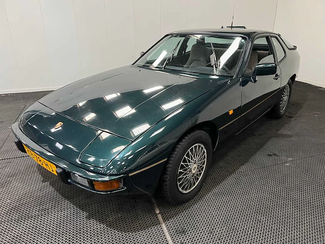 Porsche - 924 - oldtimer - 1983 - afbeelding 12 van  32