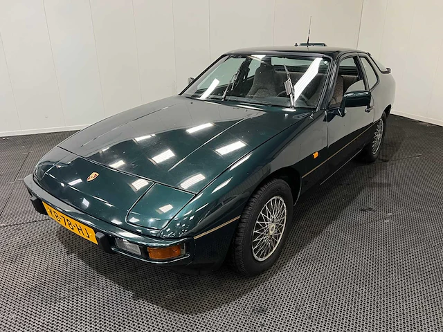Porsche - 924 - oldtimer - 1983 - afbeelding 23 van  32