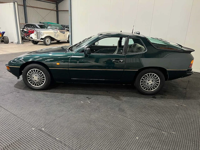 Porsche - 924 - oldtimer - 1983 - afbeelding 27 van  32