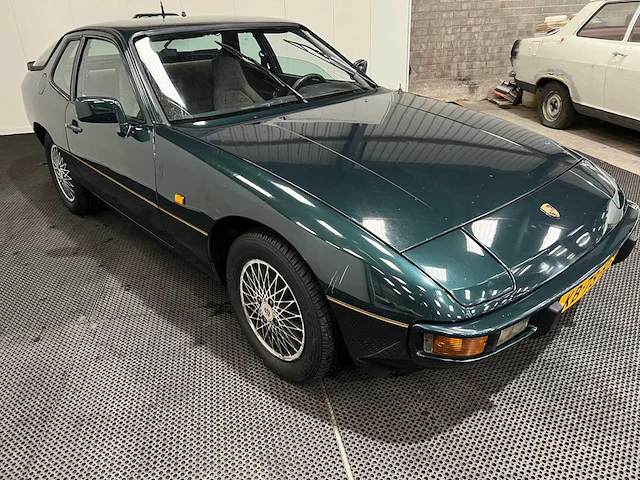Porsche - 924 - oldtimer - 1983 - afbeelding 32 van  32