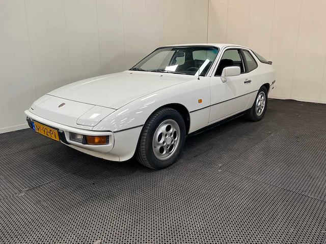 Porsche - 924 s - oldtimer - 1986 - afbeelding 2 van  45