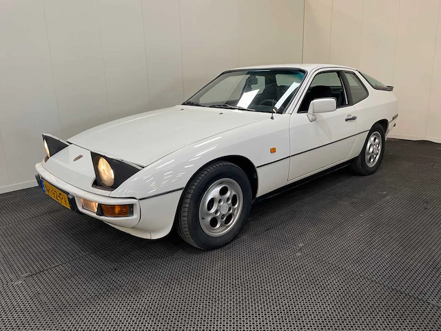 Porsche - 924 s - oldtimer - 1986 - afbeelding 2 van  45