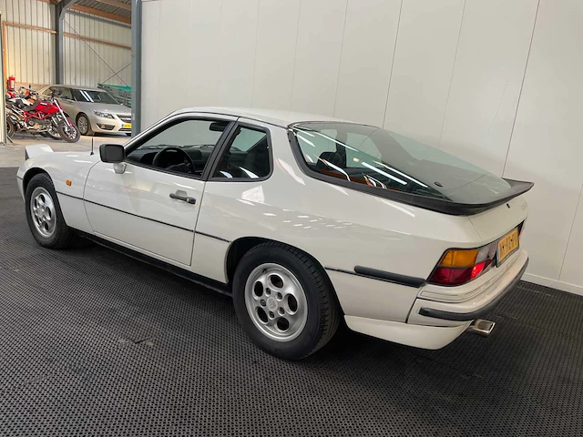 Porsche - 924 s - oldtimer - 1986 - afbeelding 4 van  45