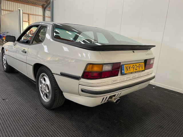 Porsche - 924 s - oldtimer - 1986 - afbeelding 5 van  45