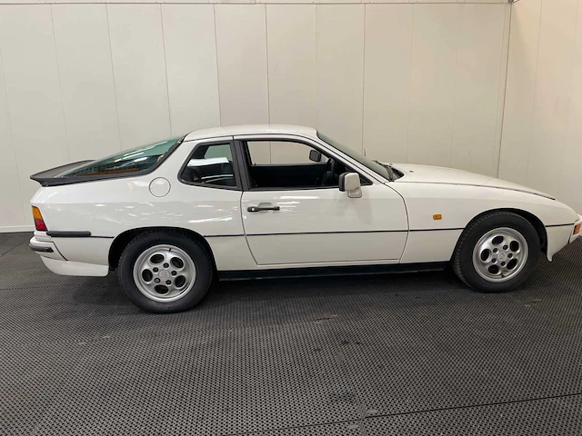 Porsche - 924 s - oldtimer - 1986 - afbeelding 7 van  45