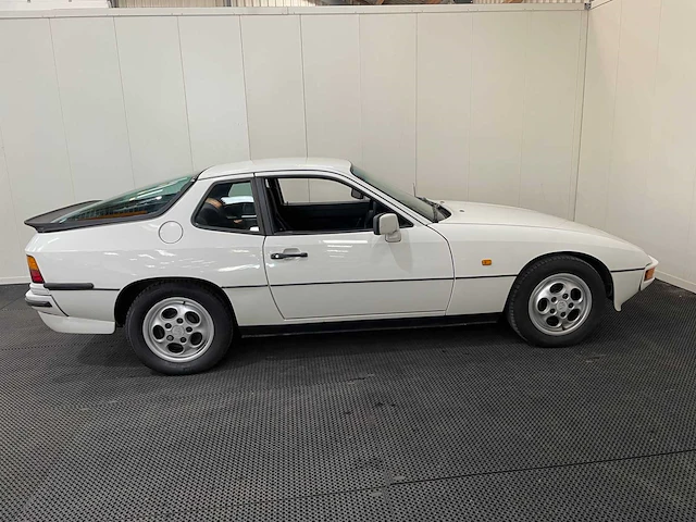 Porsche - 924 s - oldtimer - 1986 - afbeelding 8 van  45